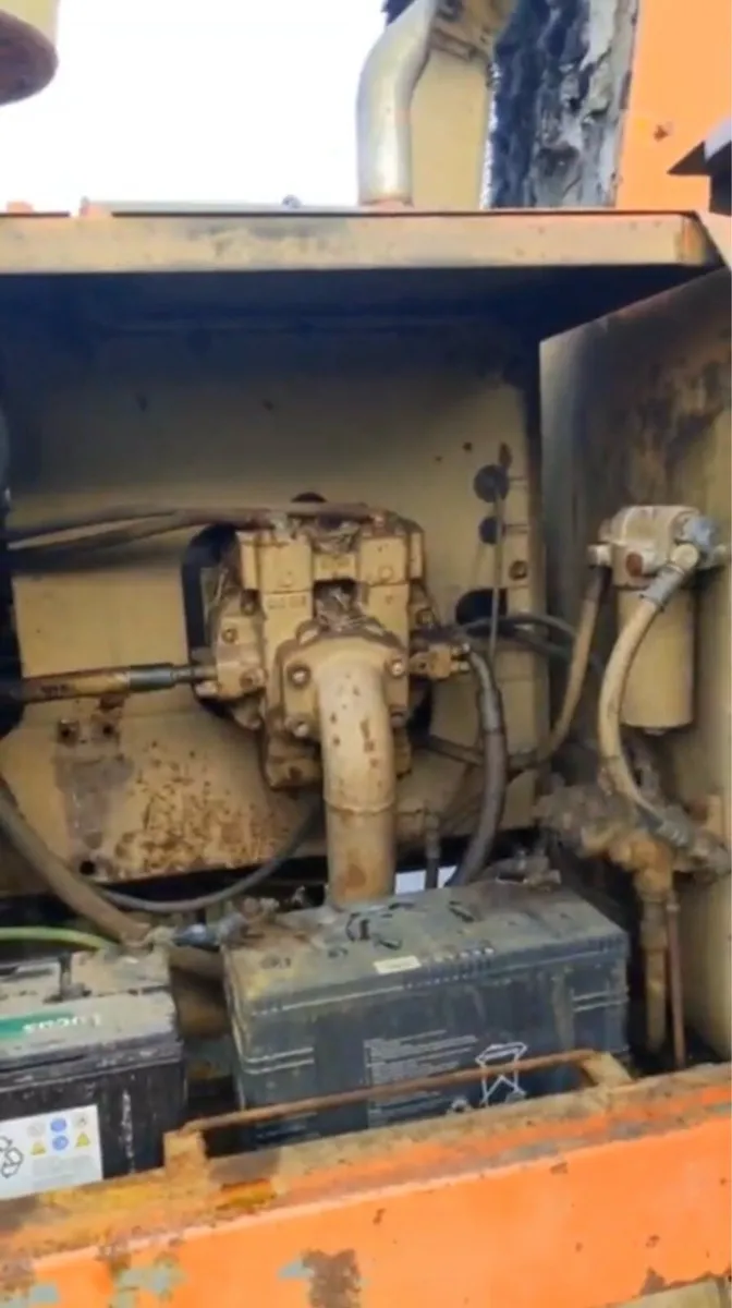 Fiat hitachi 130 - Image 4