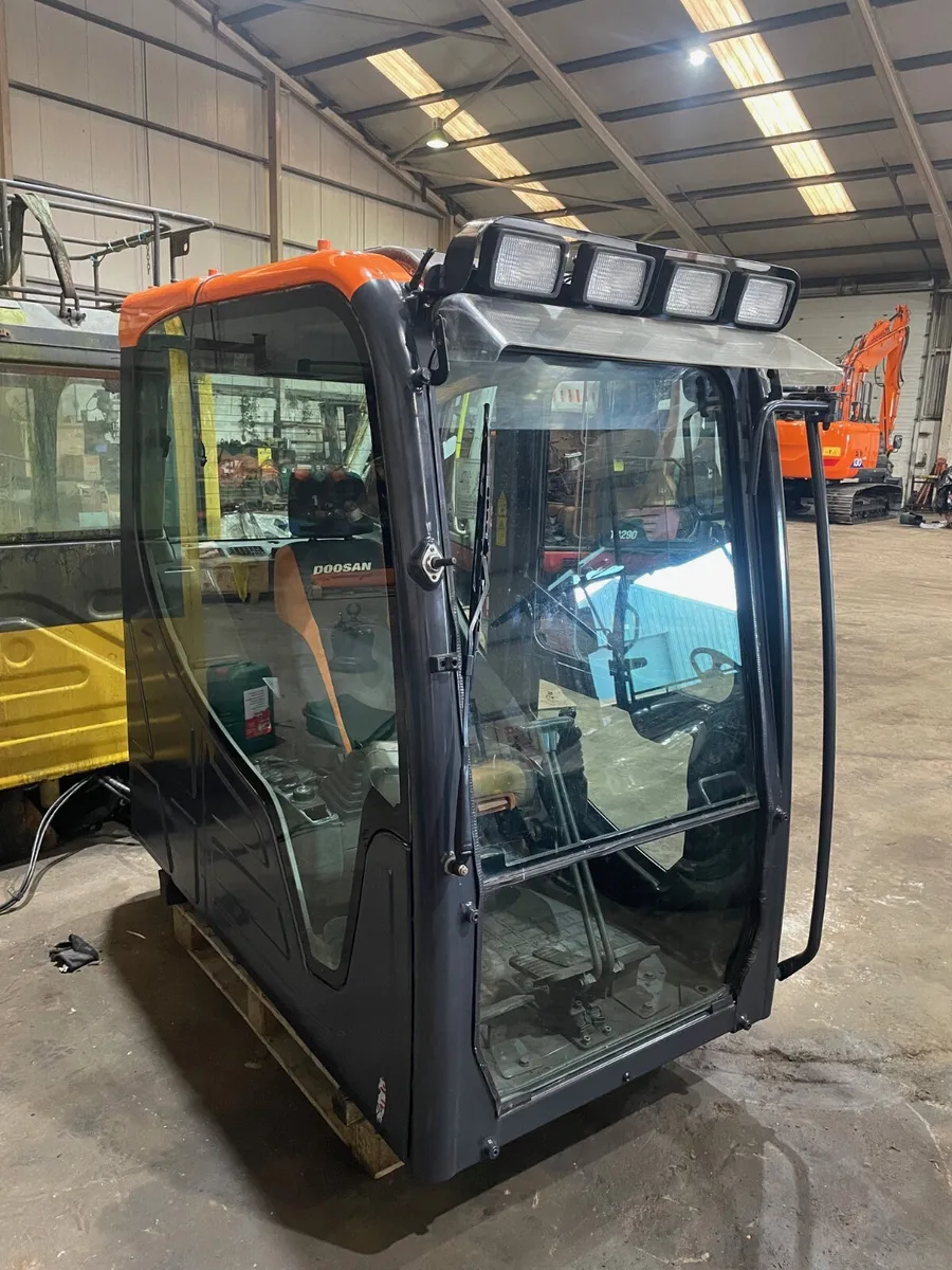 DOOSAN -5 CAB - Image 4