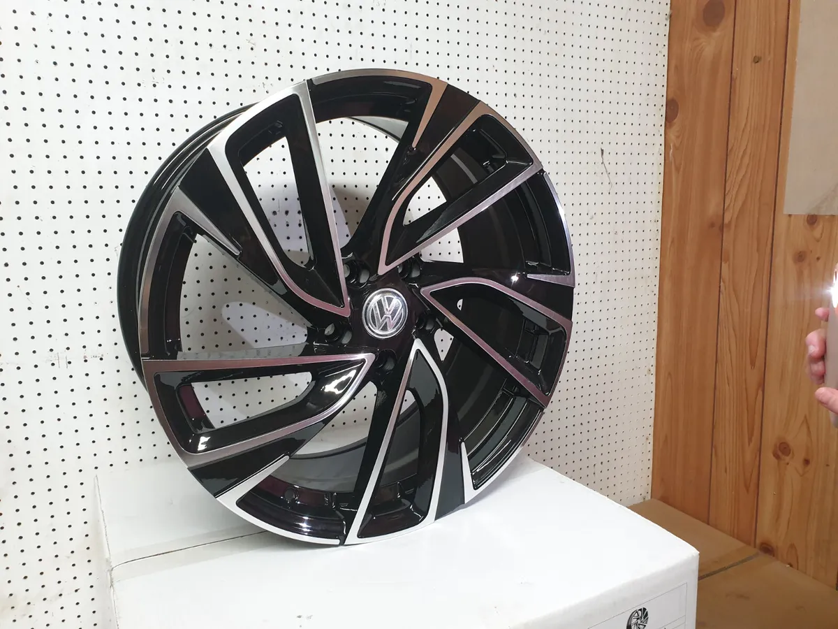 18" 19" Volkswagen Adelaide Style - Image 1