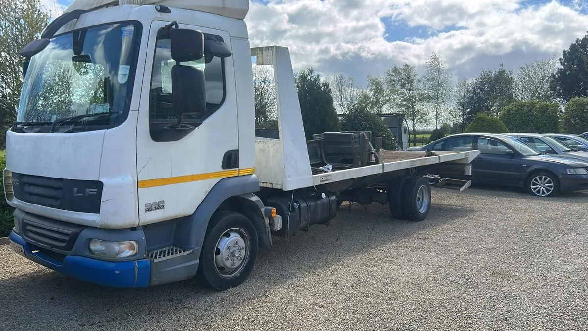 Recovery truck - Image 1