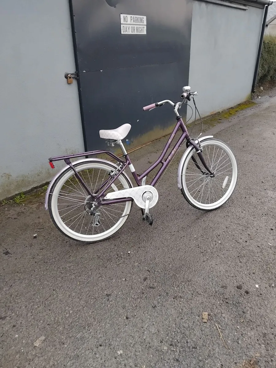 PENDLETON 26INCH girls bike like new - Image 1