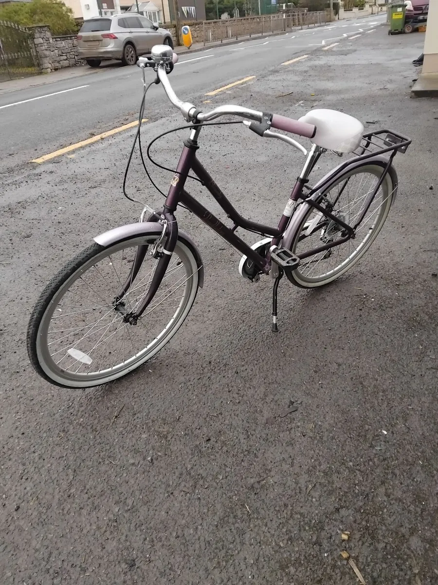 PENDLETON 26INCH girls bike like new - Image 2