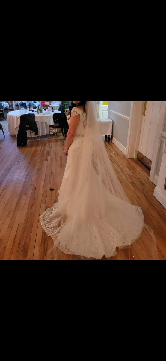 Beautiful wedding dress for sale - Image 2