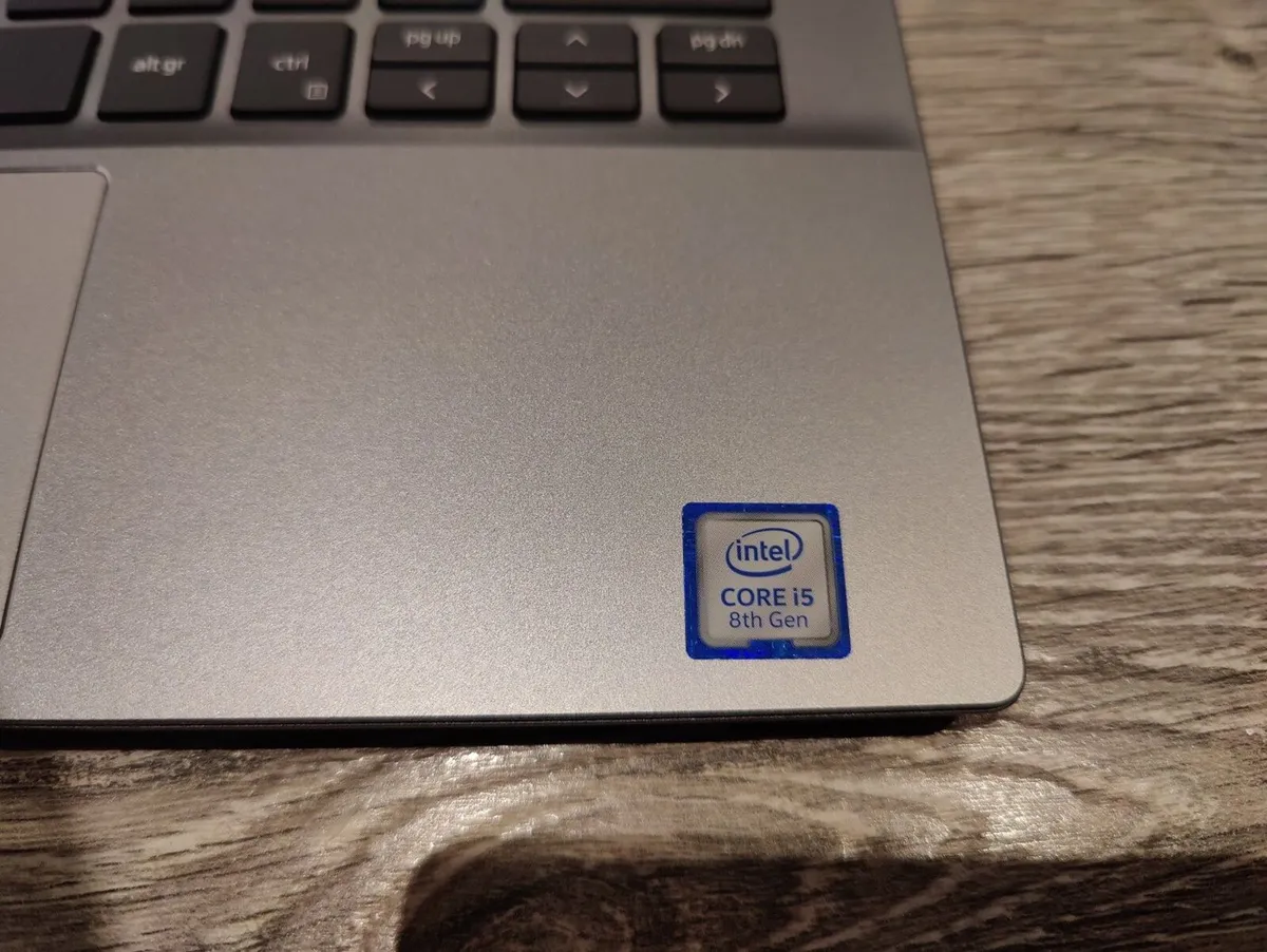 Slim Dell Latitude 3301 | Amazing Screen - Image 2