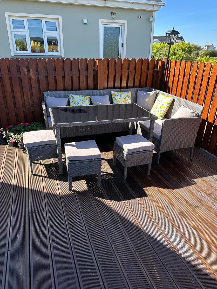 Garden corner dining table and seating - Image 1