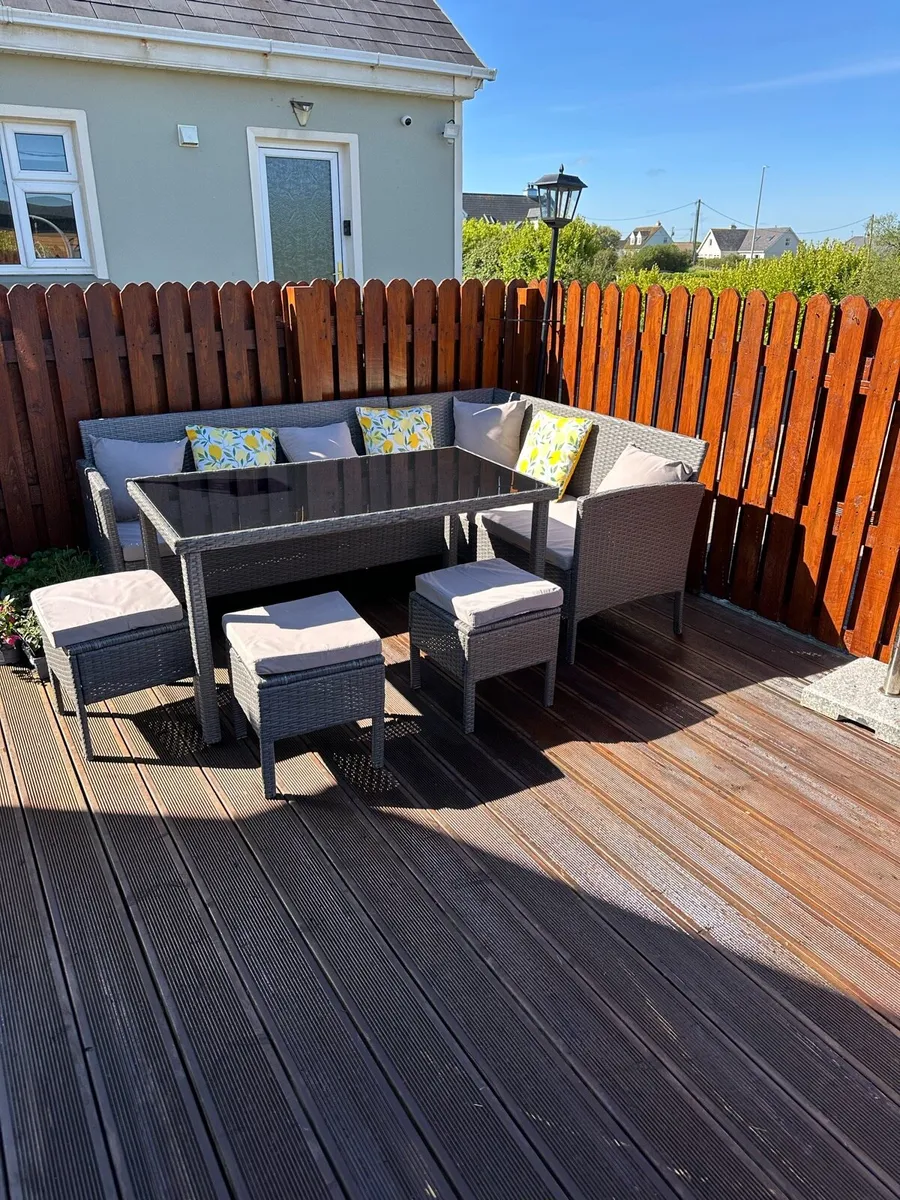 Garden corner dining table and seating - Image 2