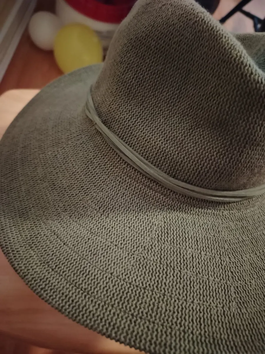 Woman hat Khaki colour Size S New. In Cobh - Image 4
