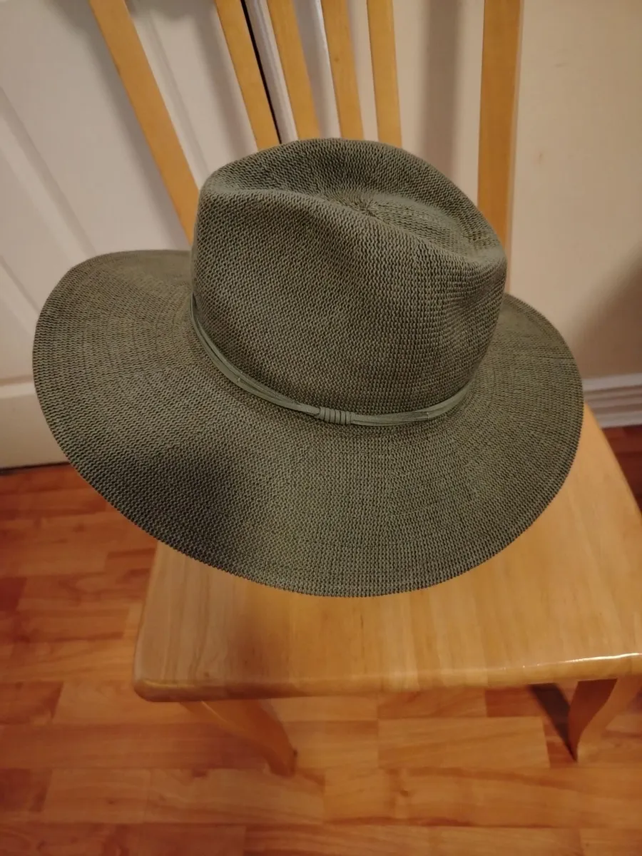 Woman hat Khaki colour Size S New. In Cobh - Image 1