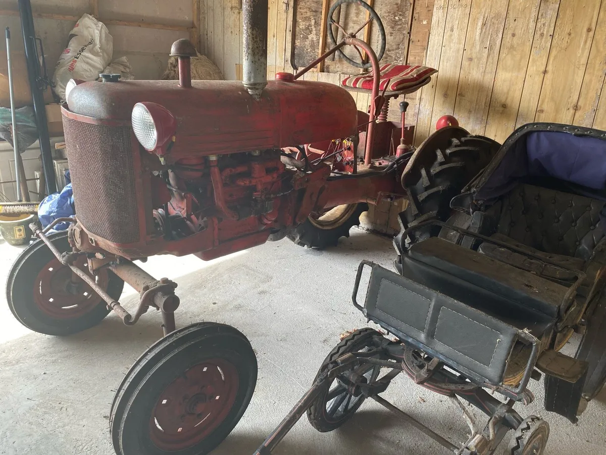 Farmall Cub International Tractor - Image 2