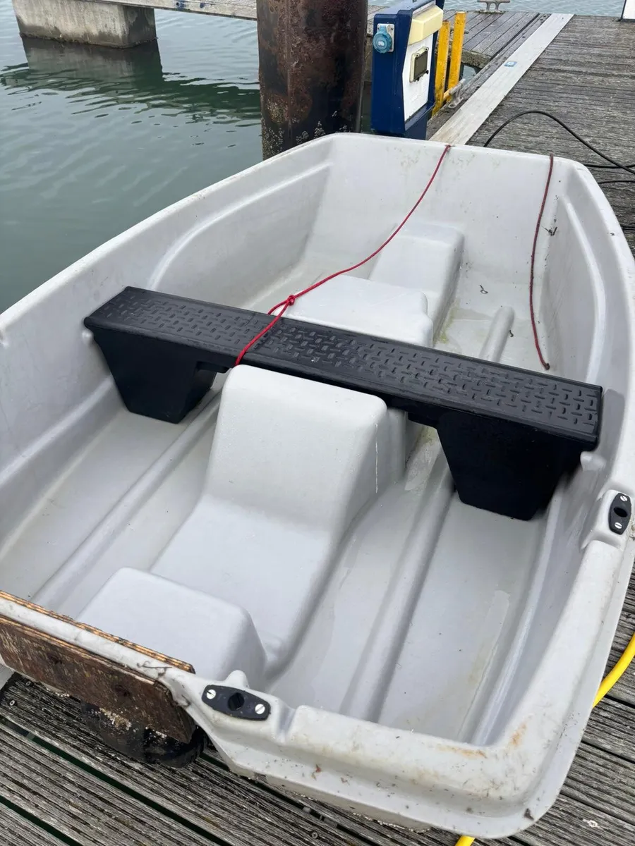 Dinghy boat - Image 1