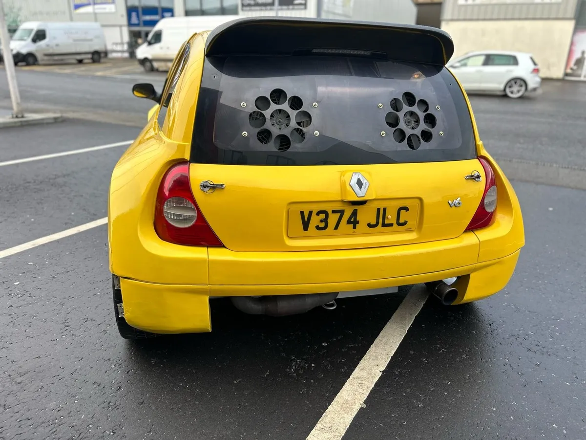 Clio V6 Trophy Ex John Price - Image 4