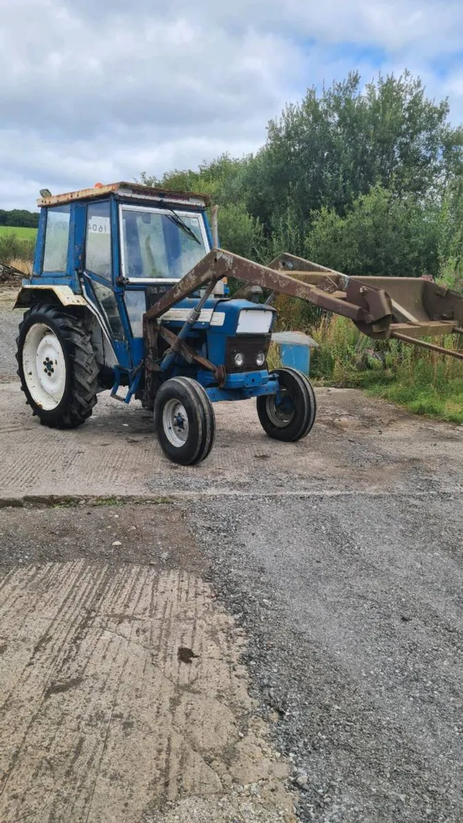Ford 4000 tractor - Image 2