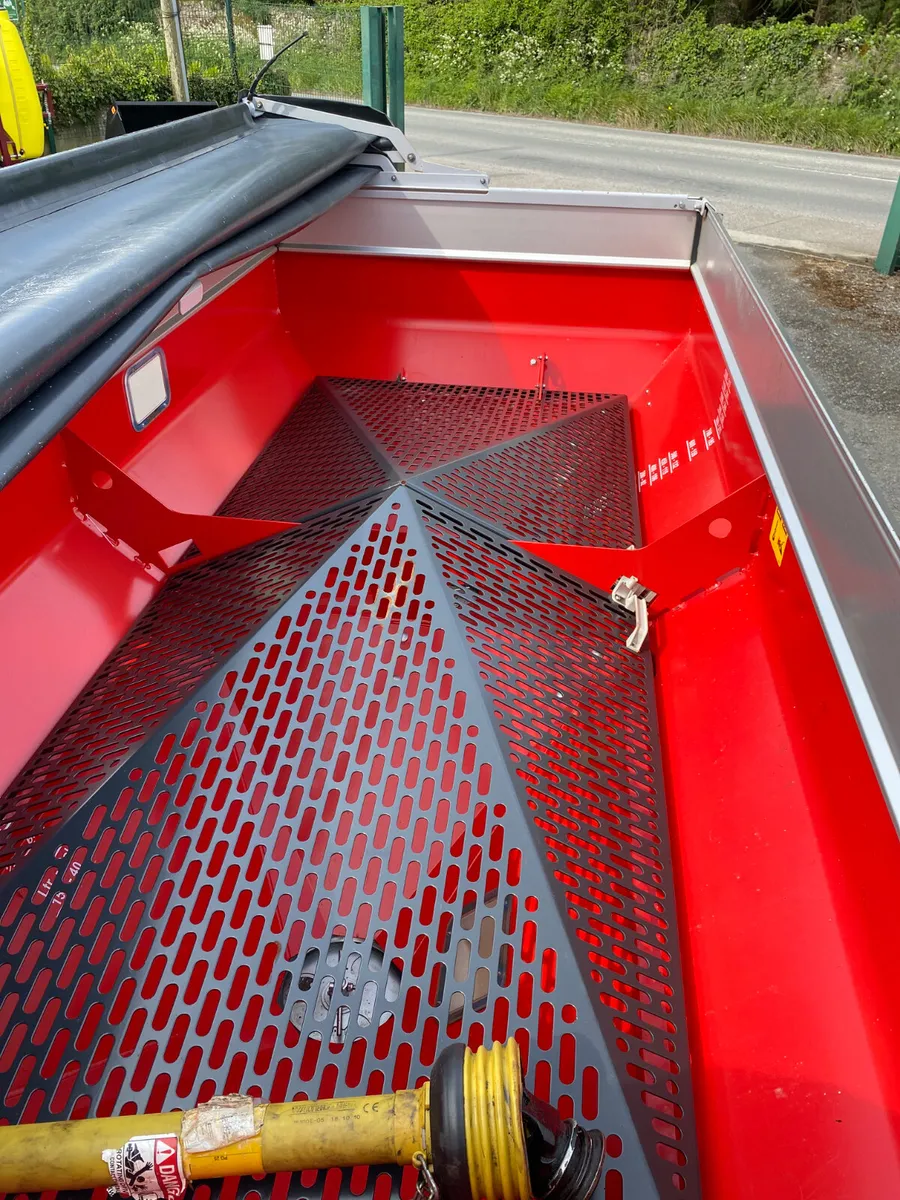 Fertiliser spreader - Image 4
