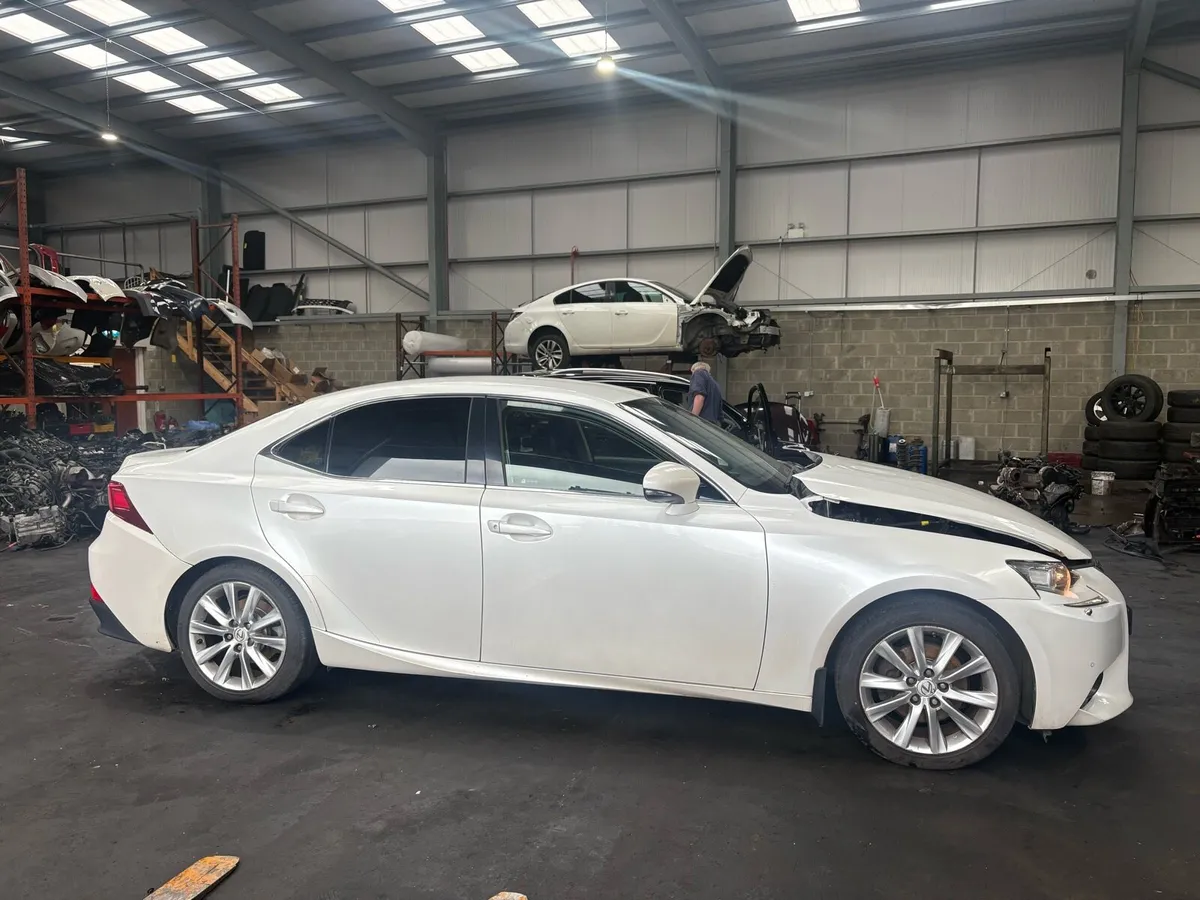 BREAKING 2015 LEXUS IS250 2.5 Hybrid Auto - Image 2