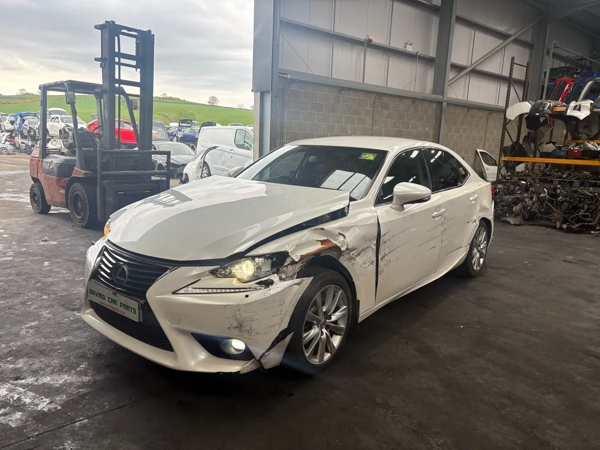 BREAKING 2015 LEXUS IS250 2.5 Hybrid Auto - Image 3