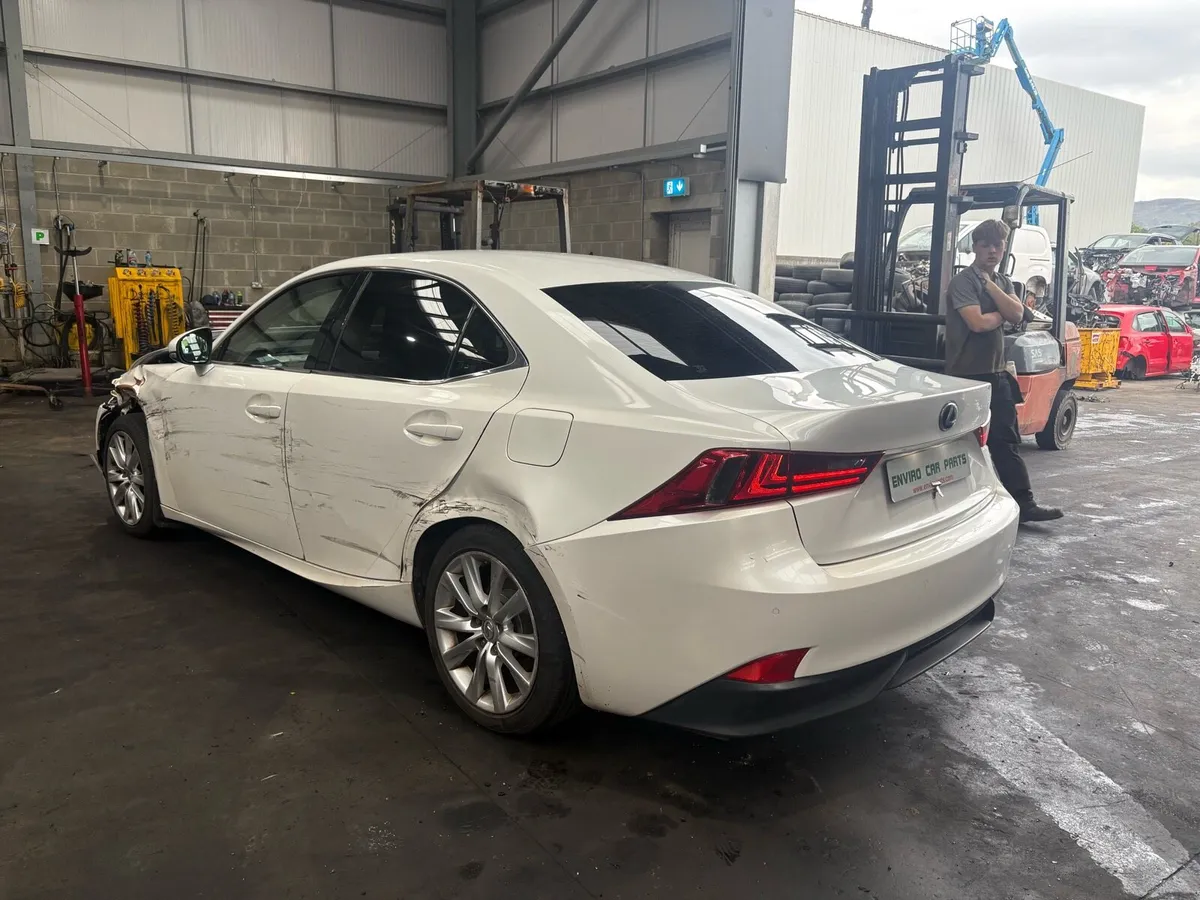 BREAKING 2015 LEXUS IS250 2.5 Hybrid Auto - Image 4