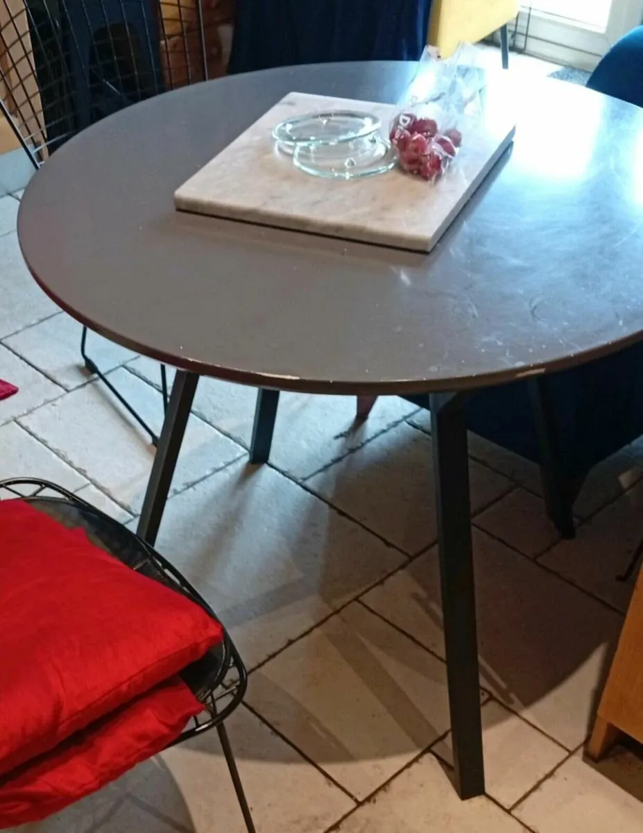 Dining Table and 3 chairs - Image 4