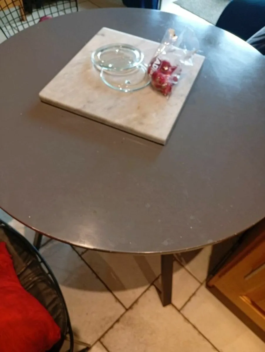 Dining Table and 3 chairs - Image 3
