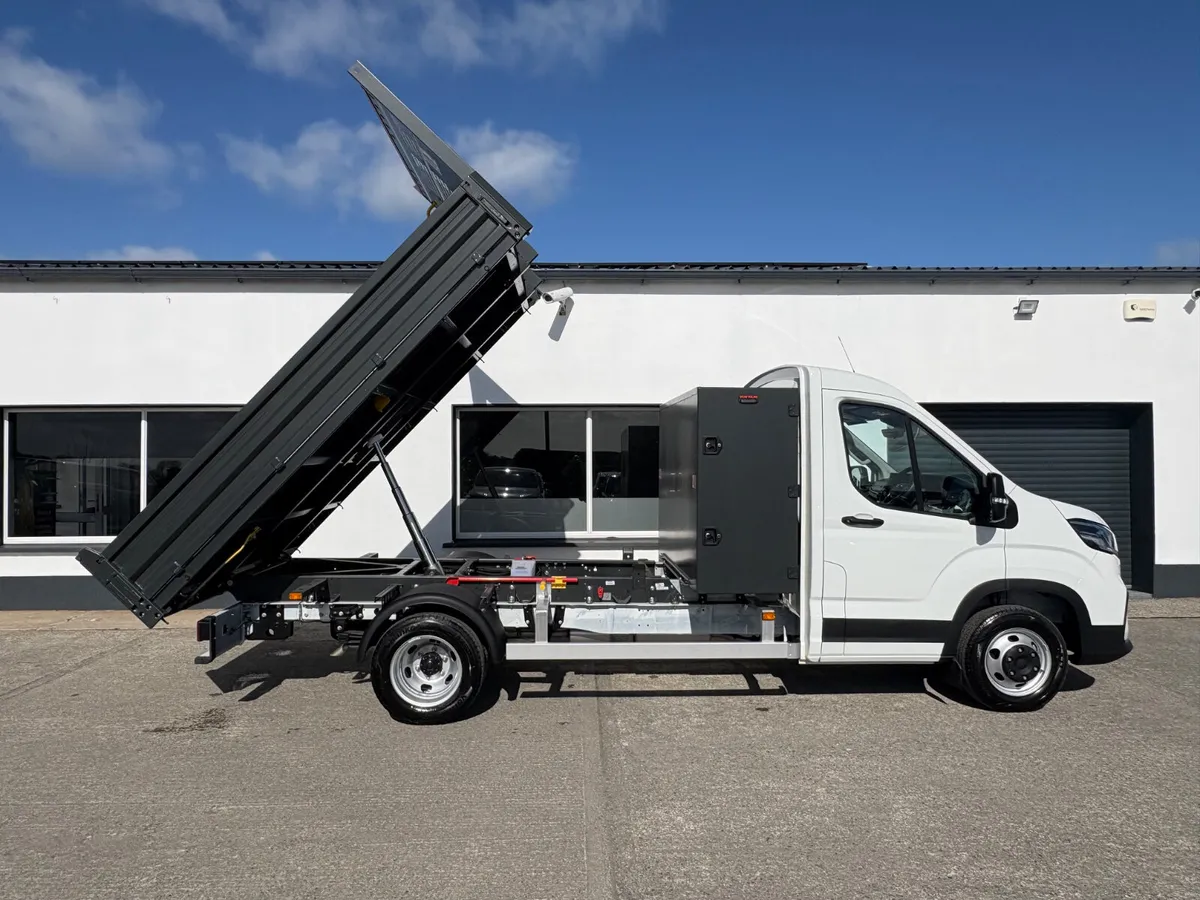 Maxus Deliver 9 Tipper with tool box - Image 1