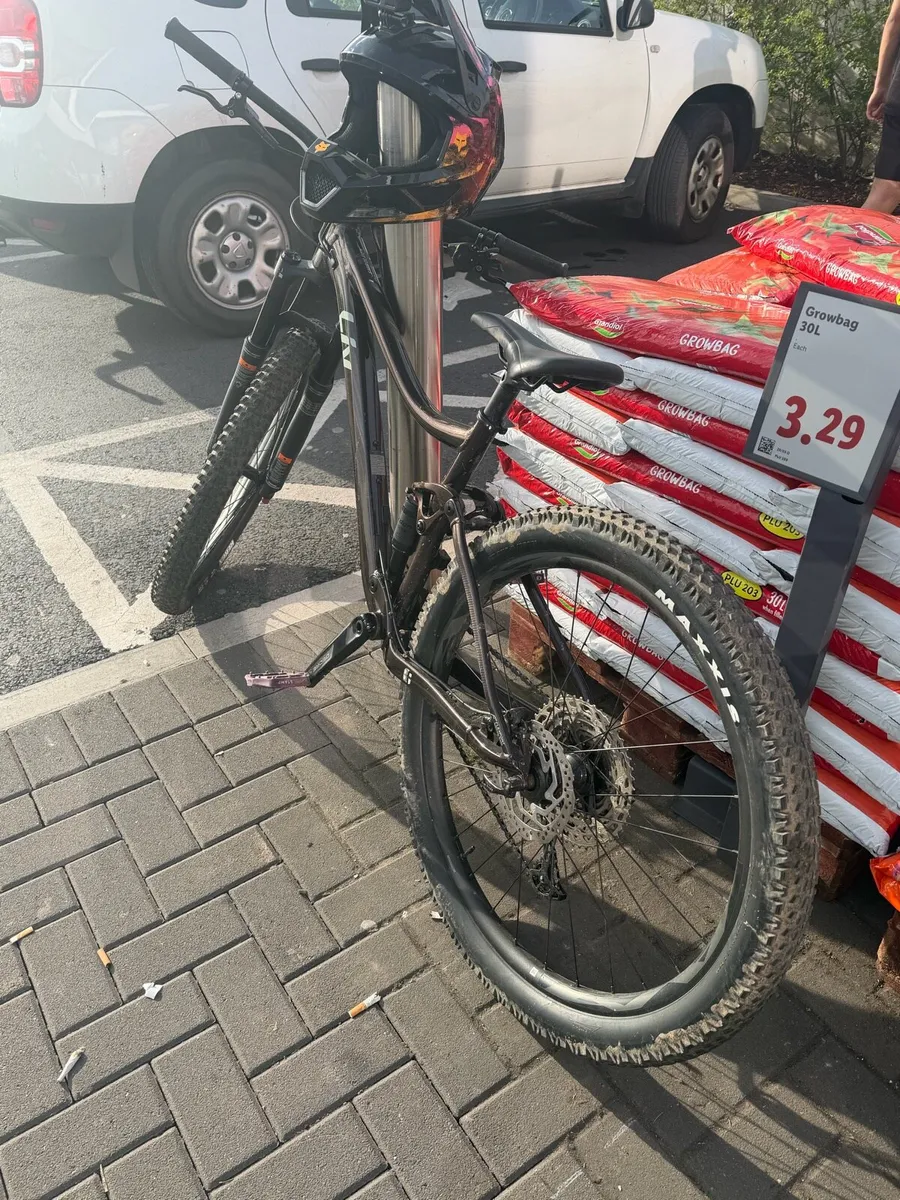 Gaint liv bike - Image 4