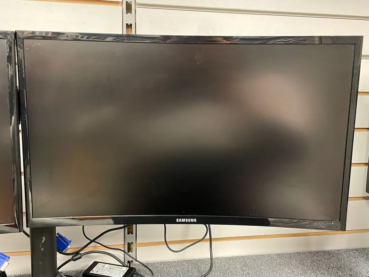 Double Samsung Monitors + Stand - Image 3