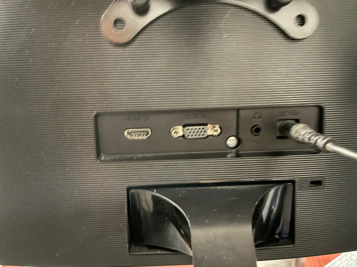 Double Samsung Monitors + Stand - Image 4