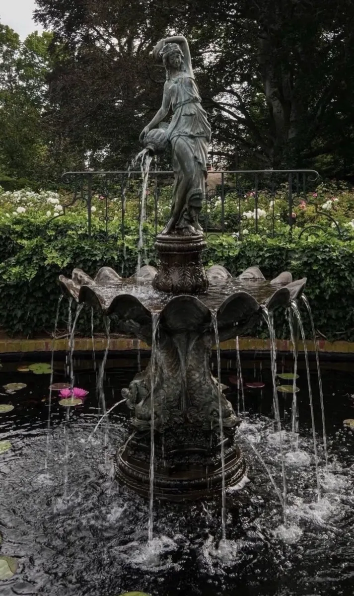 Bronze fountain - Image 1