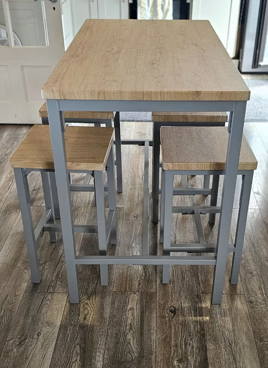 Kitchen Bar Table and 4 Bar Stools - Image 2