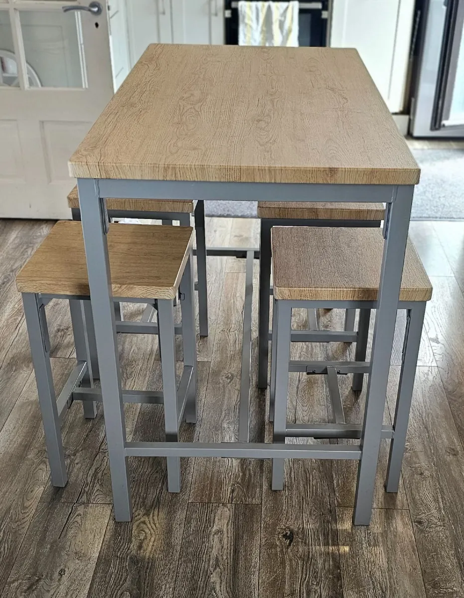 Kitchen Bar Table and 4 Bar Stools - Image 1