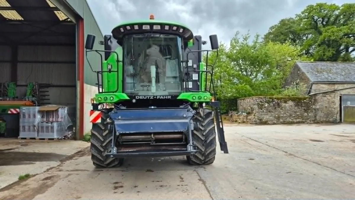 2014 Deutz 6090HTS Combine - Image 4