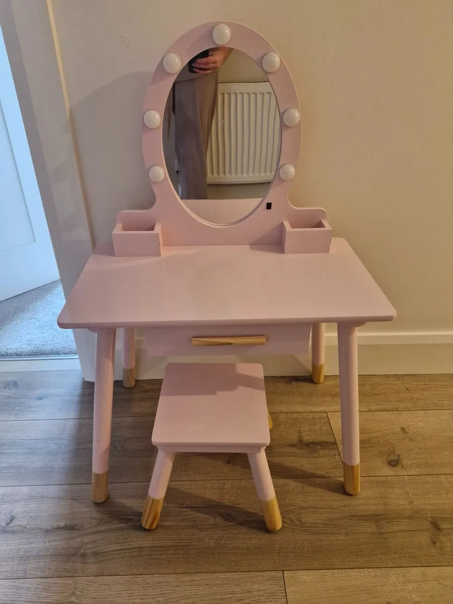 Kids Dressing Table