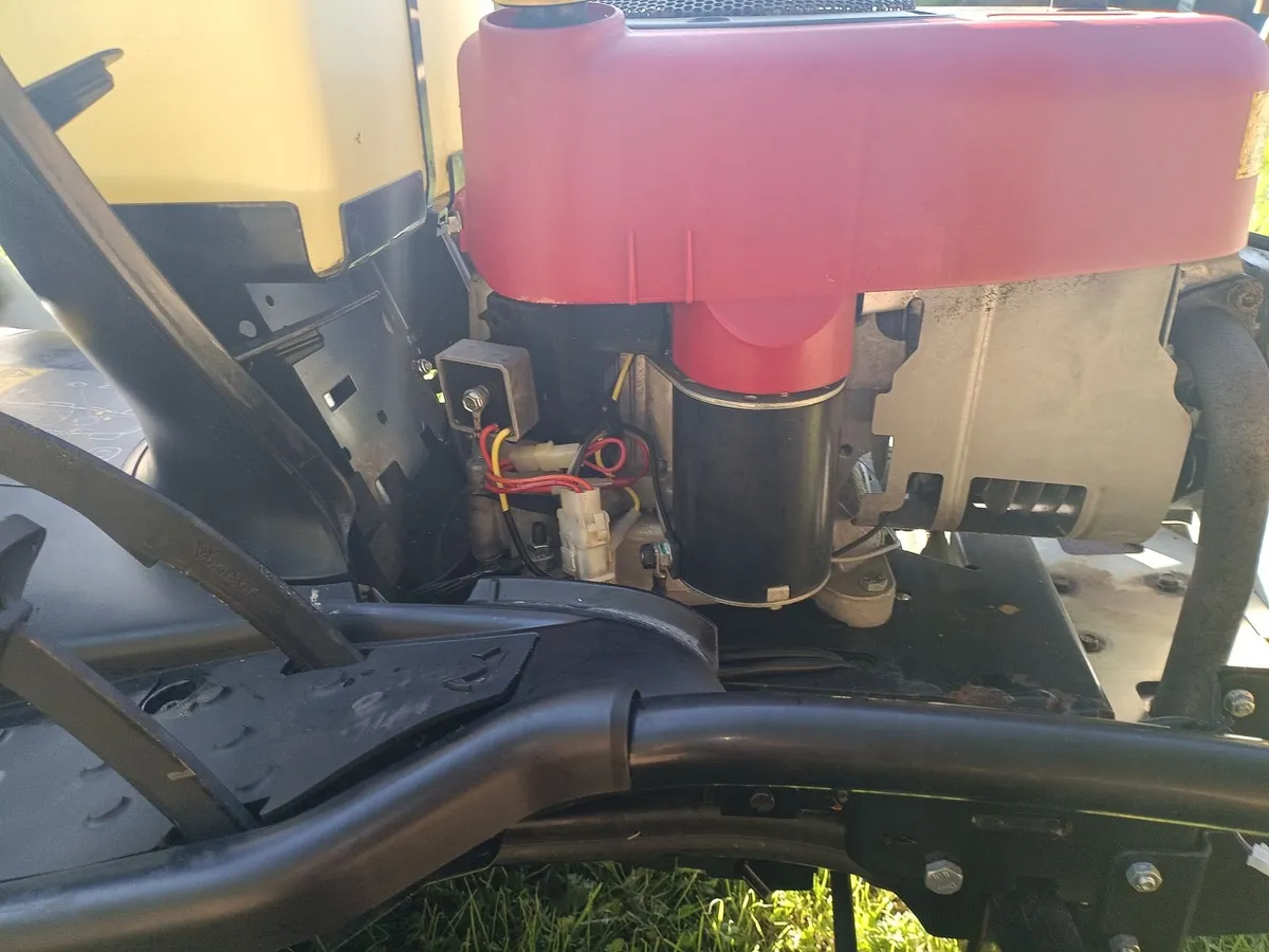Ride on Lawnmower VIKING MT5097 - Image 1