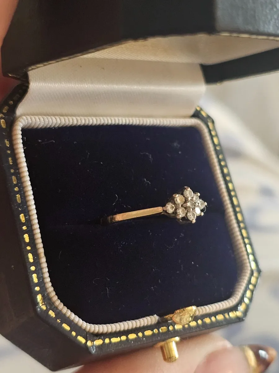 Diamond engagement ring - Image 1