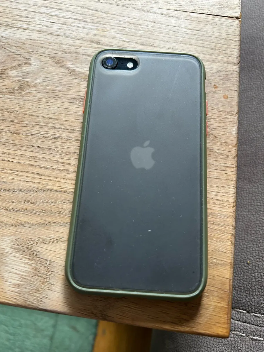 iPhone SE - Image 2