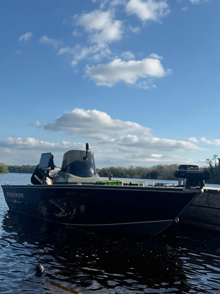 Fishing Boat Tracker V16 Pro Guide - Image 1