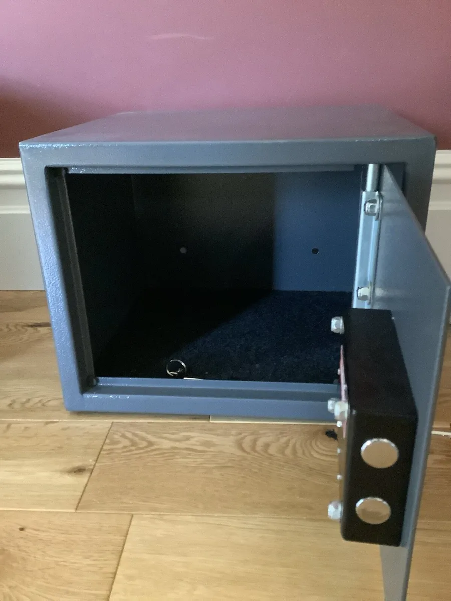 Safe - Image 2