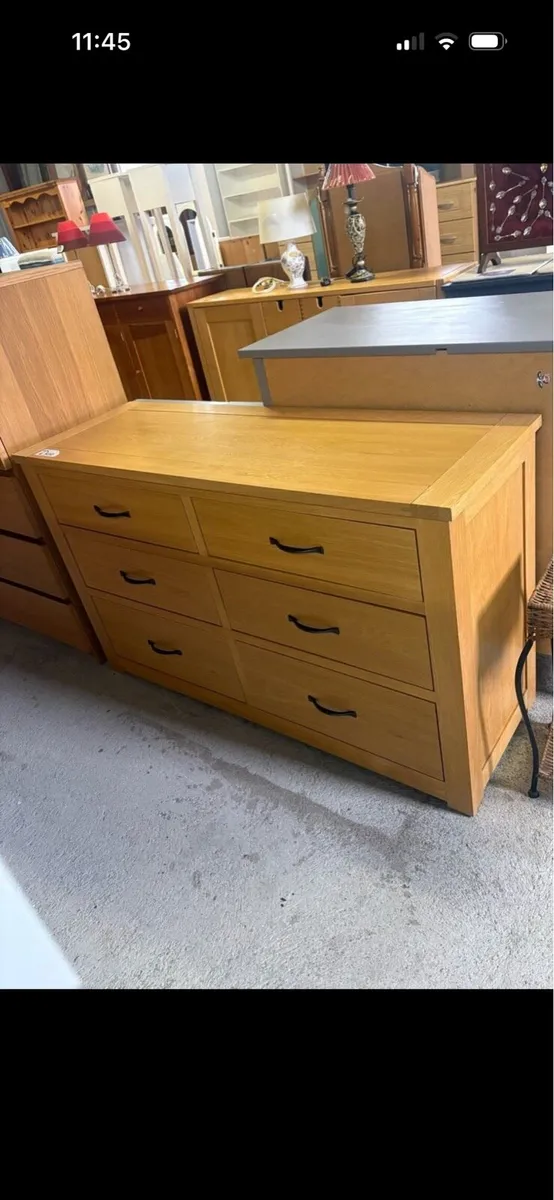 Oak chest of drawers