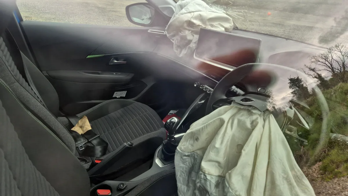 2024 Peugeot 208 Damaged - - Image 3