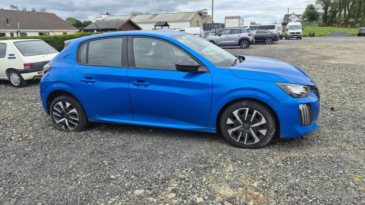 2024 Peugeot 208 Damaged - - Image 1