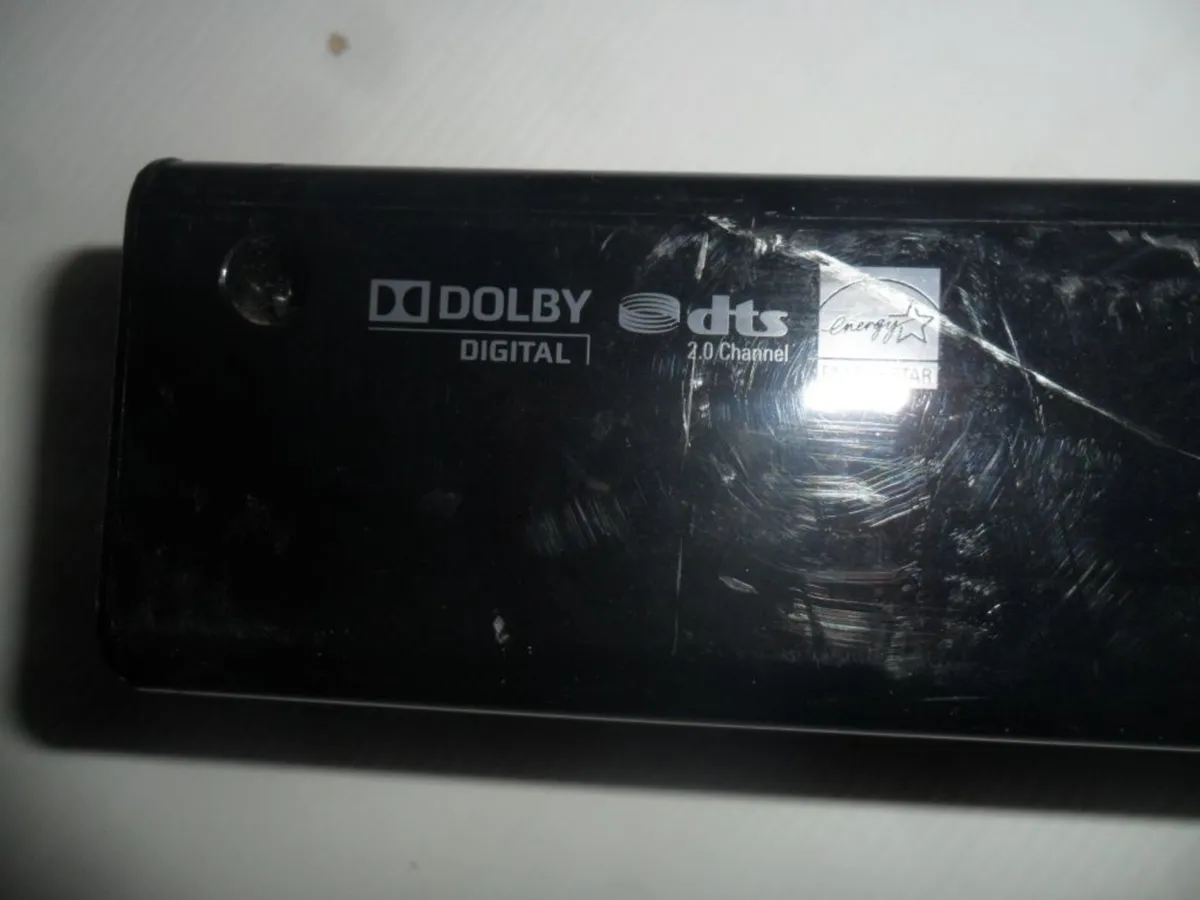 Samsung sound bar with sub - Image 4