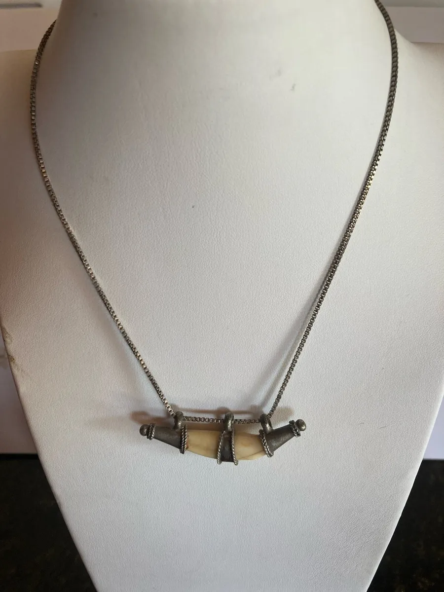 Sterling Silver box chain and pendant - Image 1