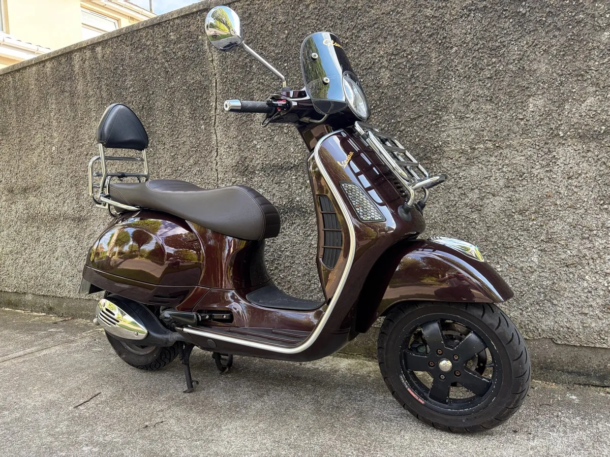VESPA GTS300 TOURING - Image 1
