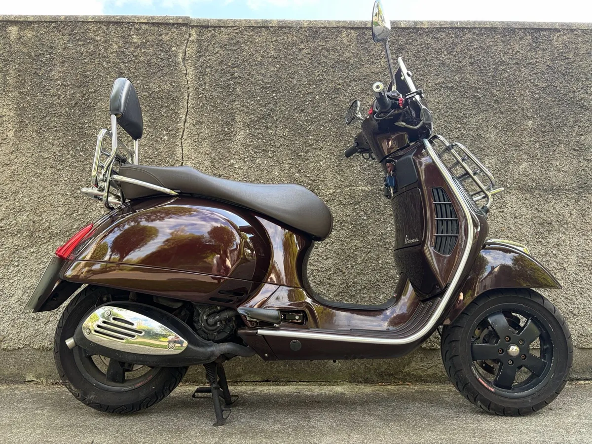 VESPA GTS300 TOURING - Image 2