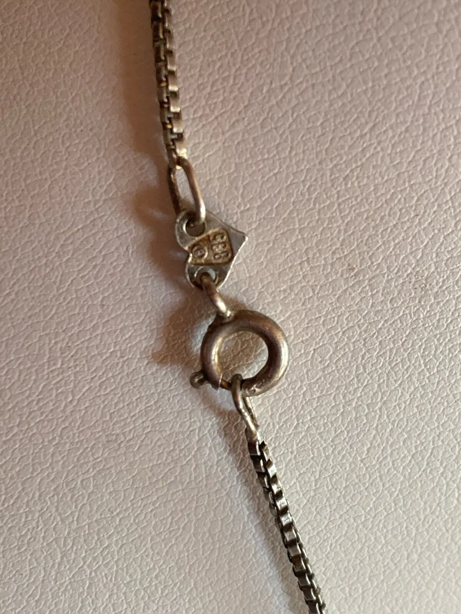 Sterling Silver box chain and pendant - Image 4