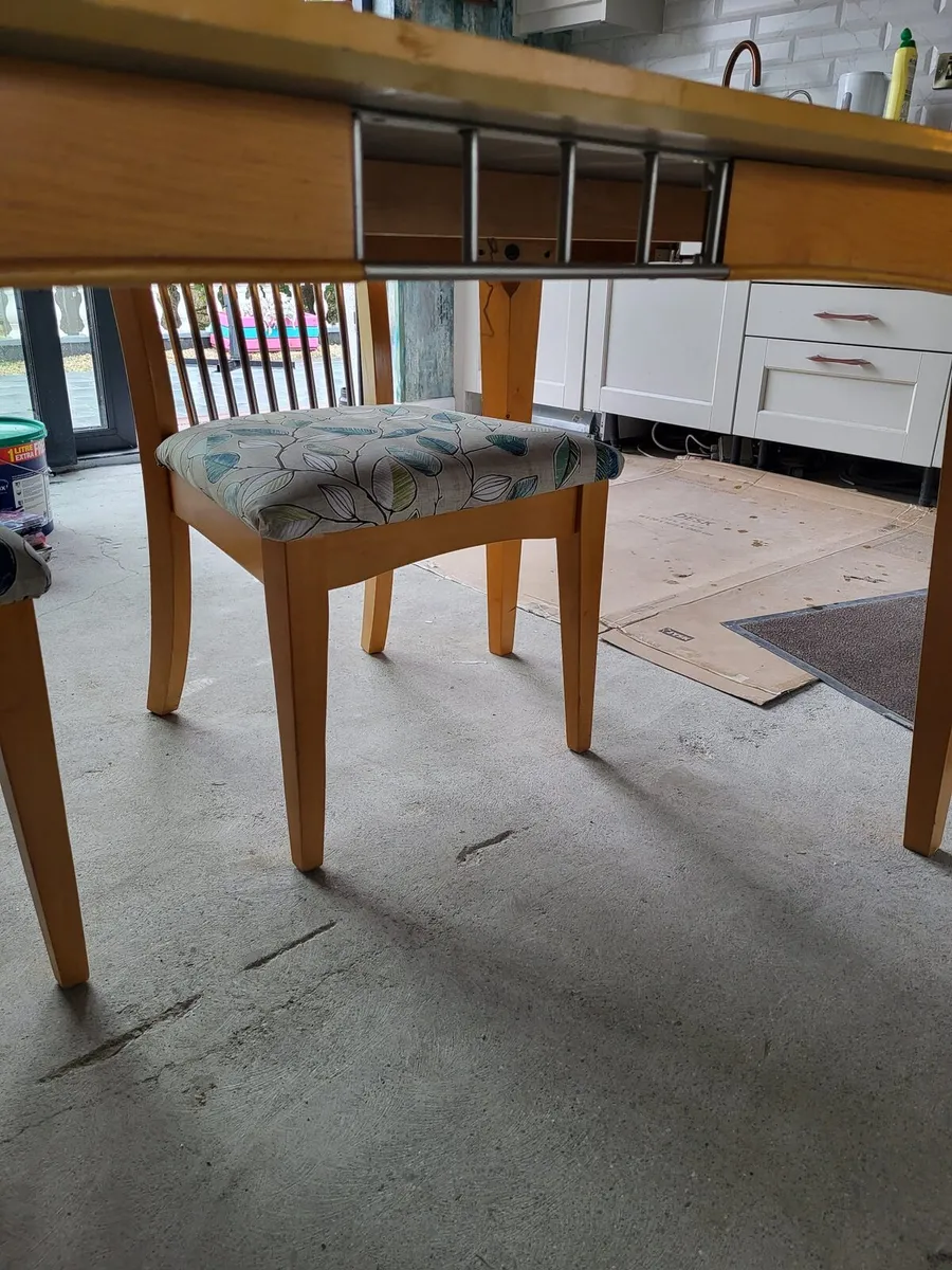Modern dining table and chairs - Image 4