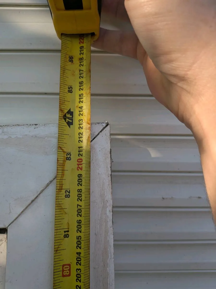 Back door and  frame two keys - Image 3