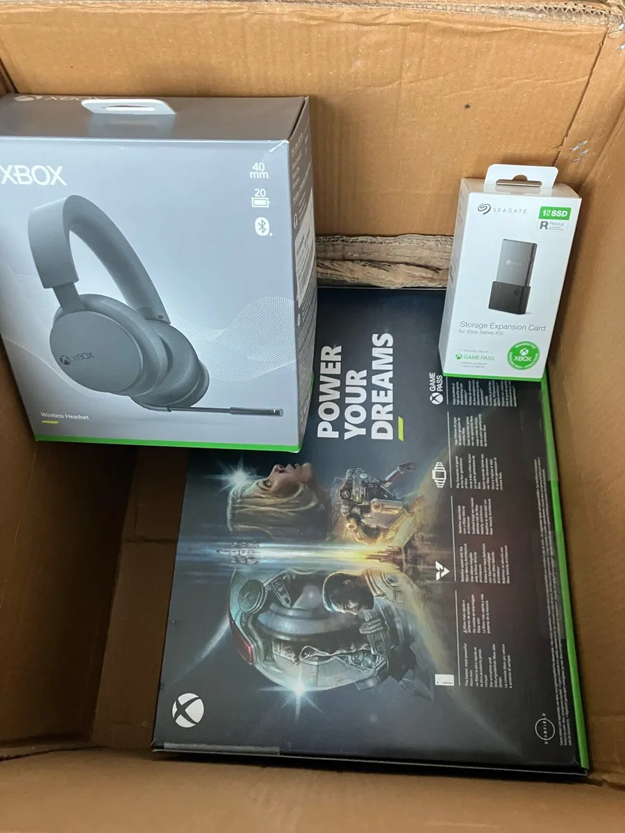 Xbox series x plus accessories - Image 1