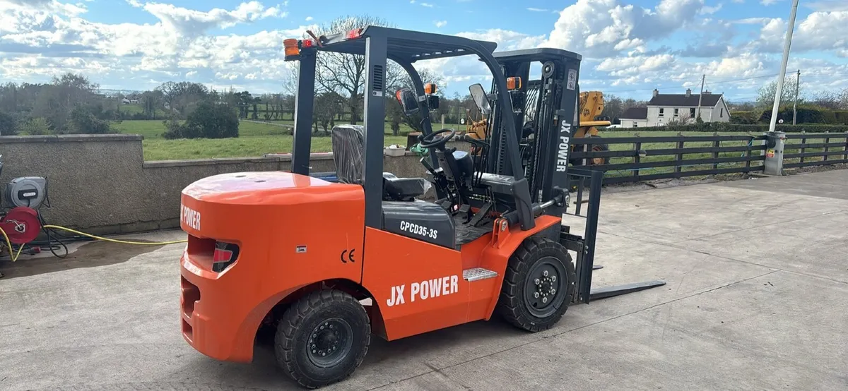 3.5 ton diesel forklift - Image 2