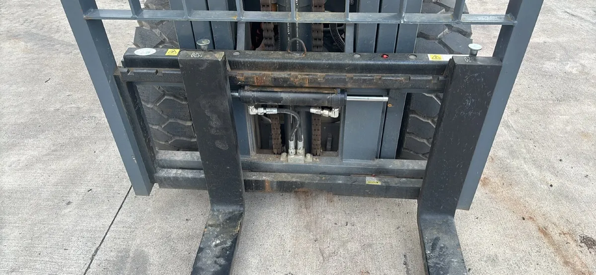 3.5 ton diesel forklift - Image 4