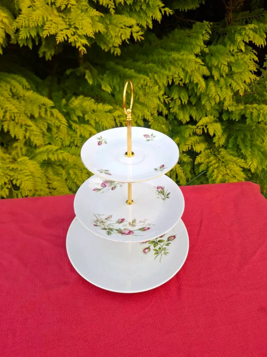 China rose cake stand postage possible - Image 1